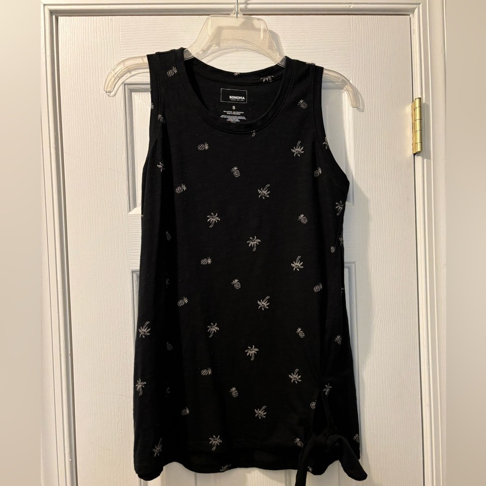 Size Small black Sonoma sleeveless top with palm tree/pineapple print